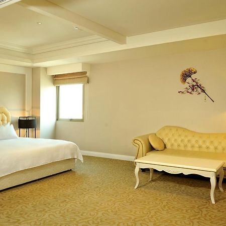 Asia Emperor Hotel Tainan Extérieur photo