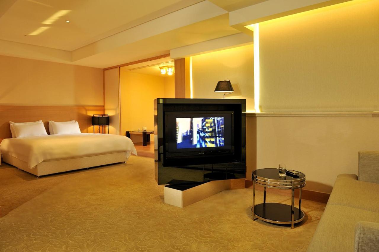Asia Emperor Hotel Tainan Extérieur photo