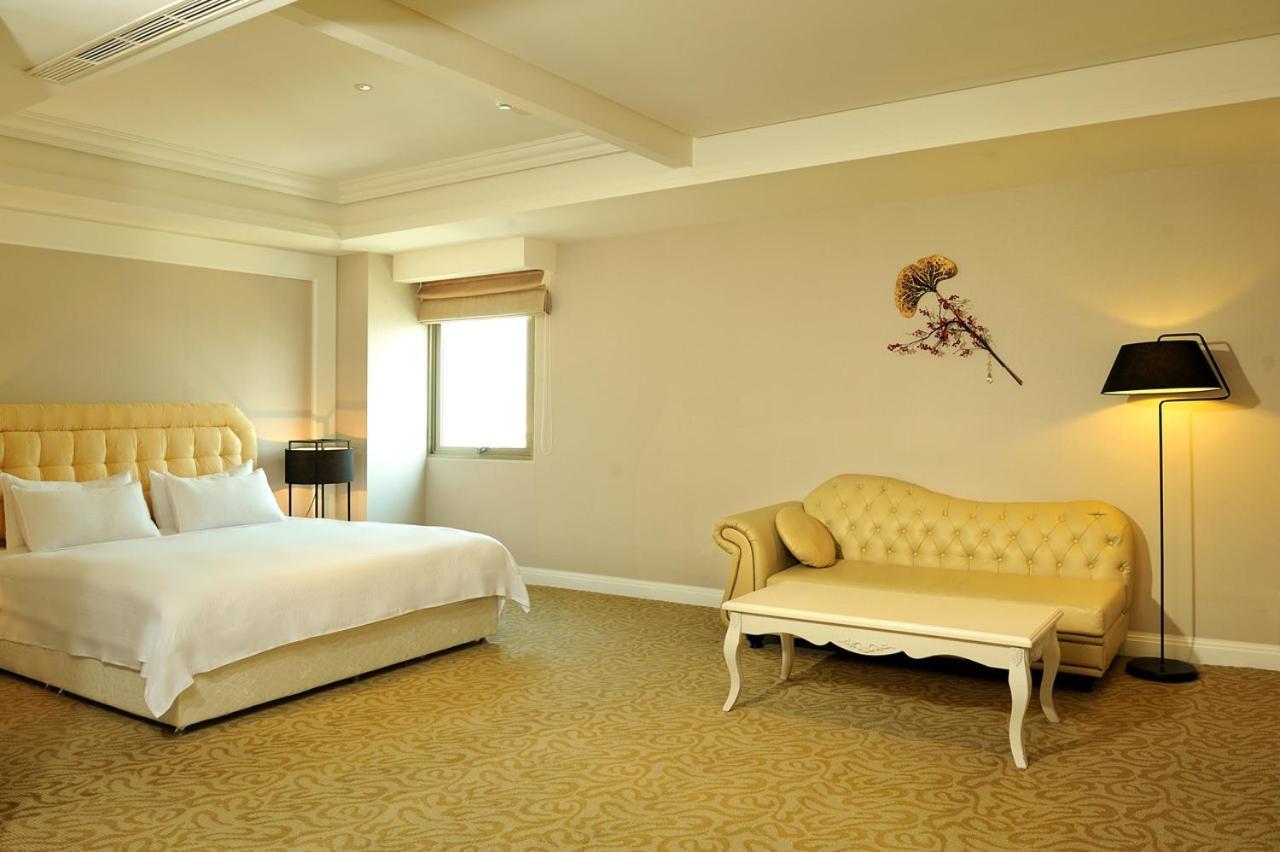 Asia Emperor Hotel Tainan Extérieur photo