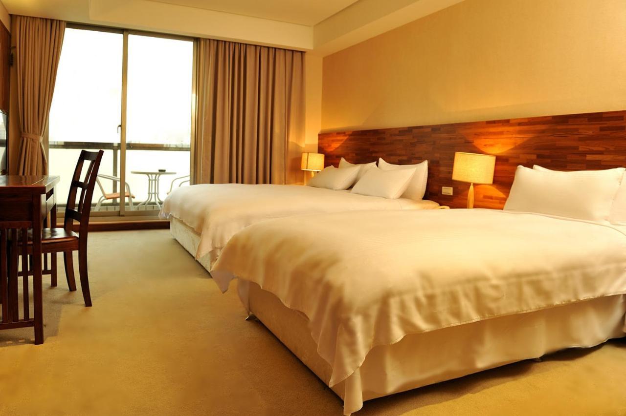 Asia Emperor Hotel Tainan Extérieur photo